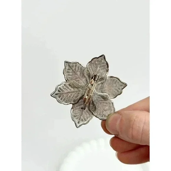 Silver Tone Rhinestone Adorned Vintage Snowflake  / Floral Brooch Pin - Picture 4 of 8
